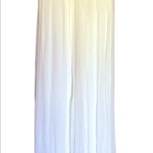 🌹NWT, Pretty Long White Formal Dress